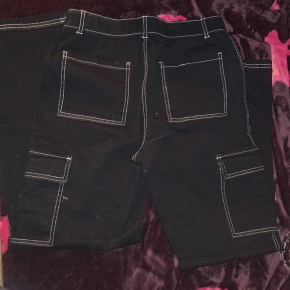 Size medium black cargos - Picture 3 of 4